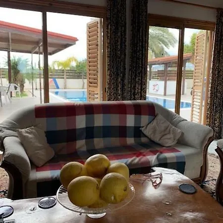 4 Bedroom House With Large Garden & Swimming Pool * Zíji