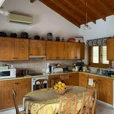 4 Bedroom House With Large Garden & Swimming Pool Nyaraló *