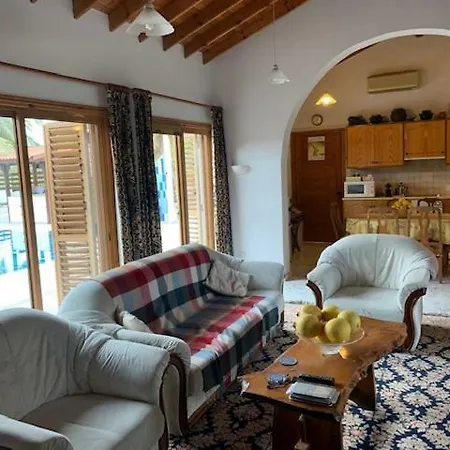 4 Bedroom House With Large Garden & Swimming Pool * Zíji