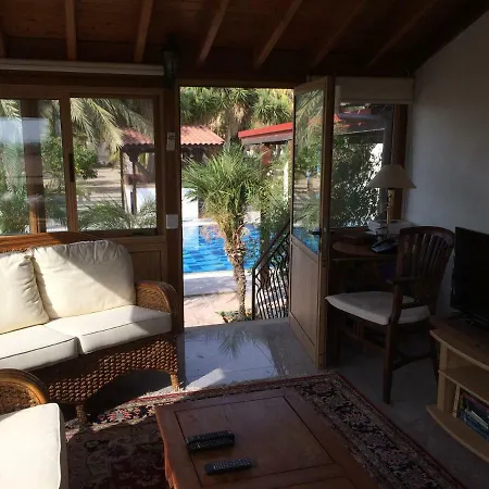 4 Bedroom House With Large Garden & Swimming Pool Nyaraló Zíji