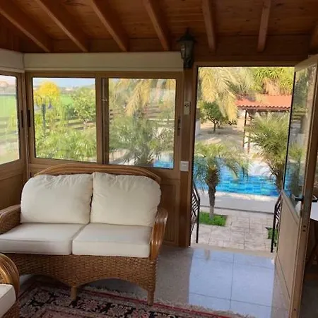 4 Bedroom House With Large Garden & Swimming Pool Nyaraló *