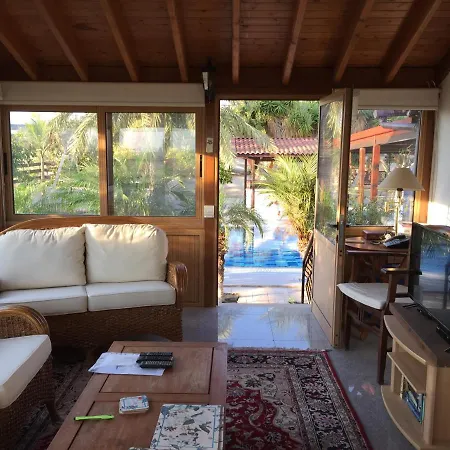 4 Bedroom House With Large Garden & Swimming Pool Nyaraló Zíji